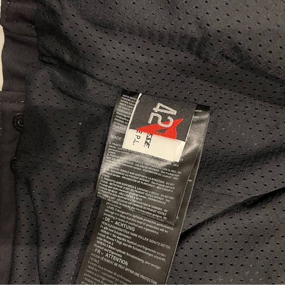 Dainese women’s leather motorcycle jacket - 42 - Picture 5 of 9